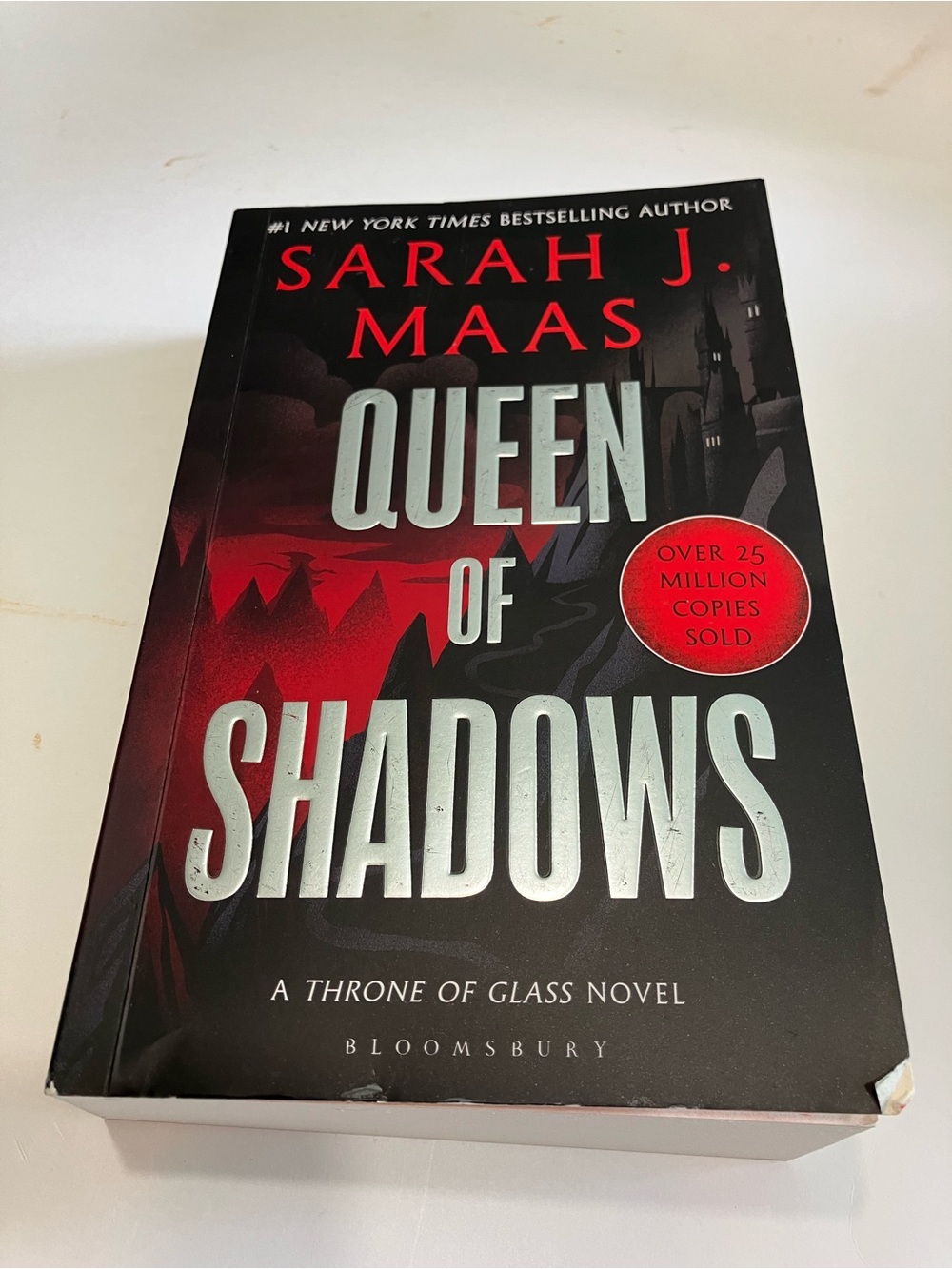 Sarah J. Maas — Queen of Shadows (Paperback) — Black & Red Cover